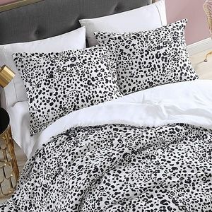 NWT Betsy Johnson Queen/Full Leopard Comforter set, x1 Comforter x2 Pillowcases